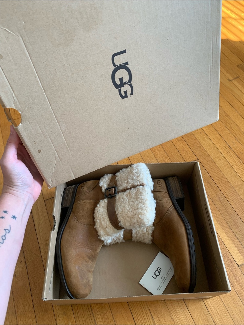 UGG Women’s 8.5 Chestnut Shearling Cuff Ankle Boots (Blayre II)